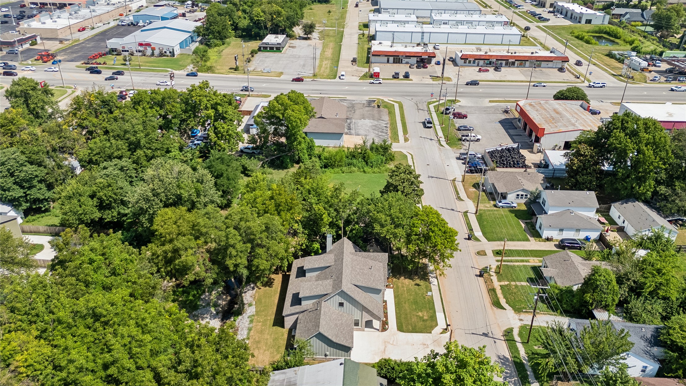 810 N Cedar Avenue