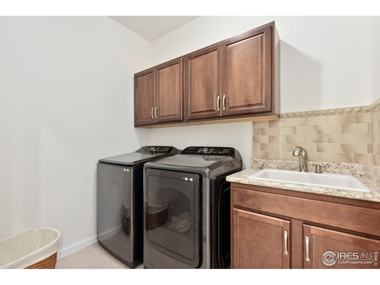 302 Rocking Chair Dr