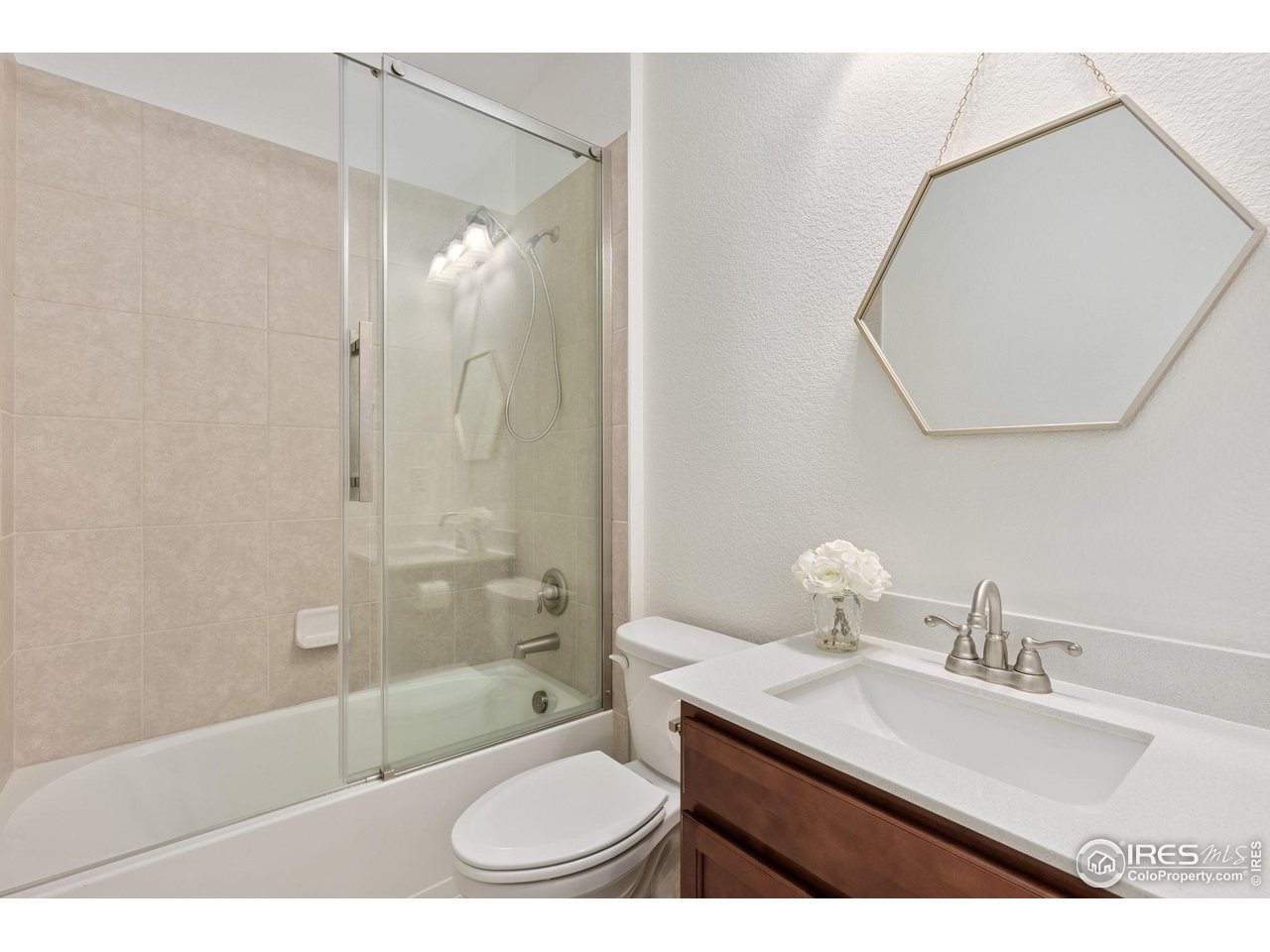 302 Rocking Chair Dr