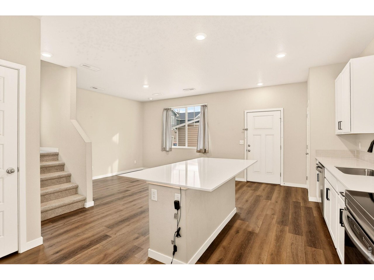 307 Penguin St