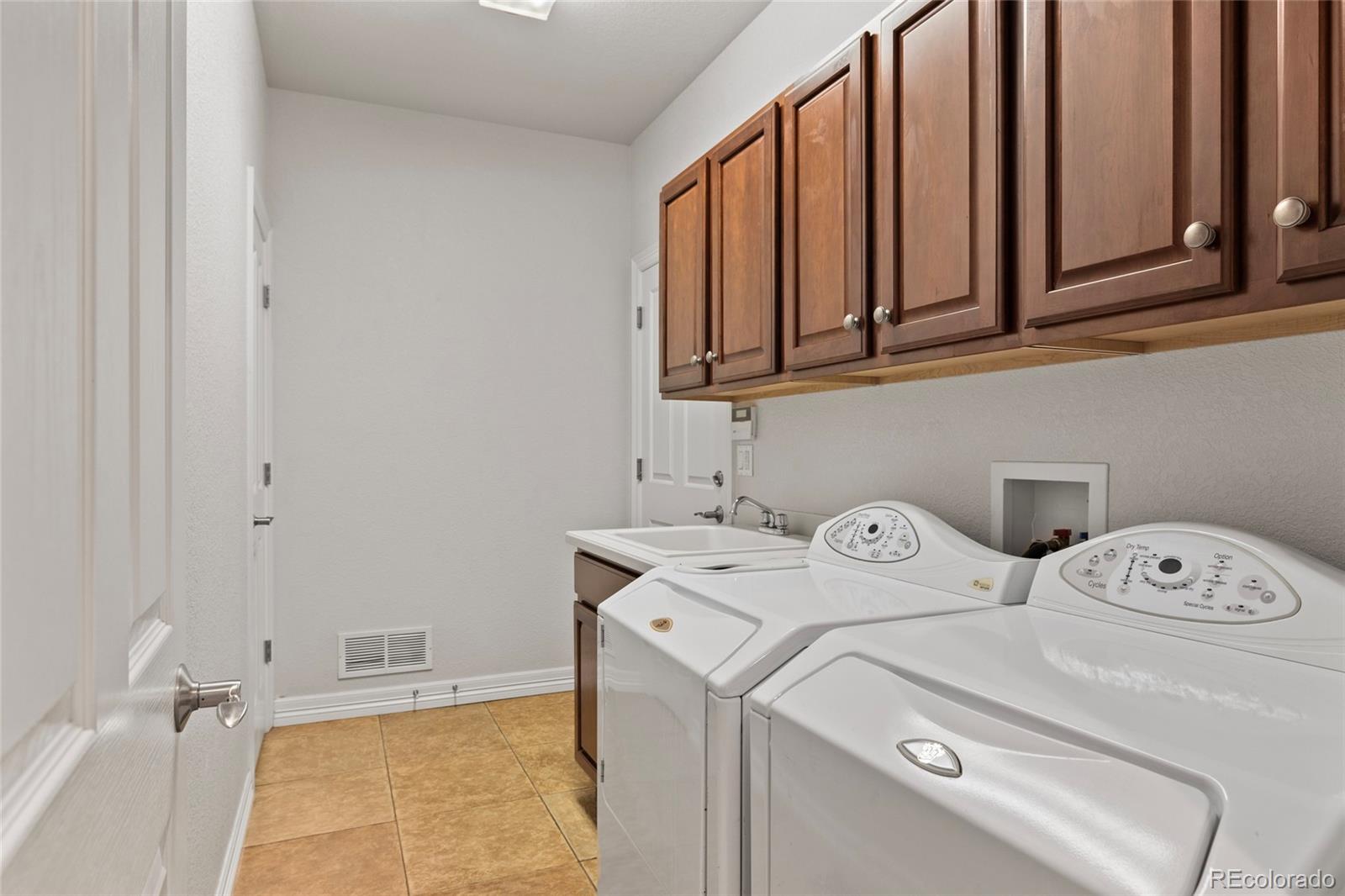 2810 Eagle Circle