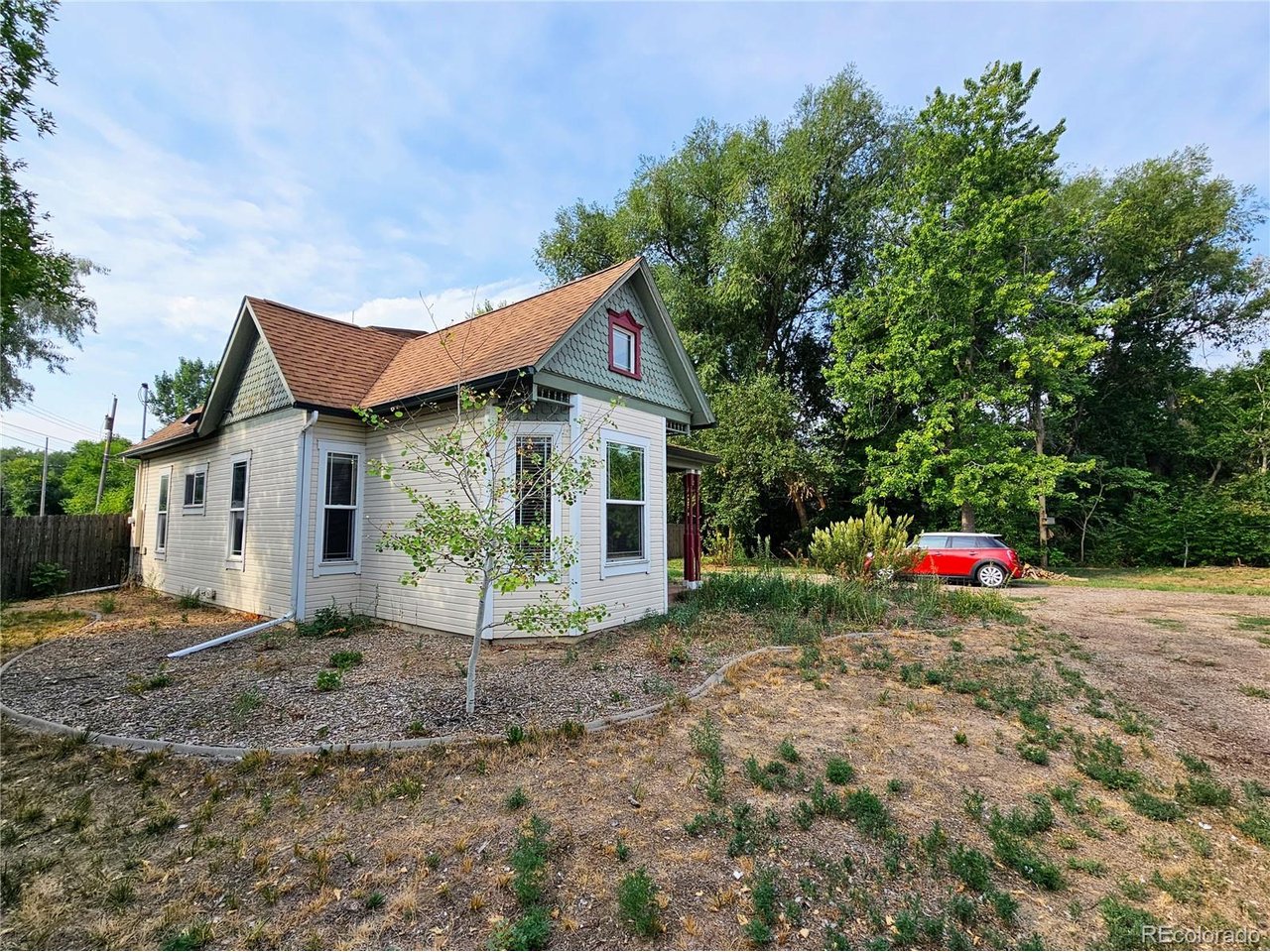 11 17th Ave
