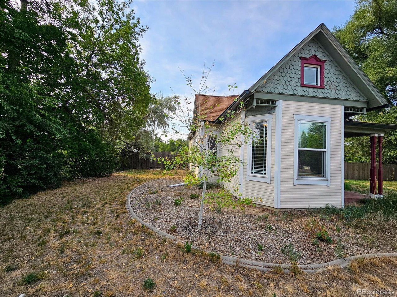 11 17th Ave