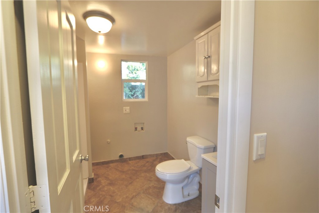 13441 Lakewood Boulevard 40