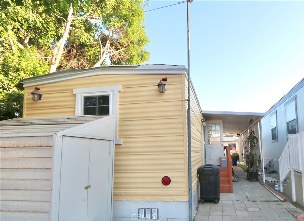13441 Lakewood Boulevard 40