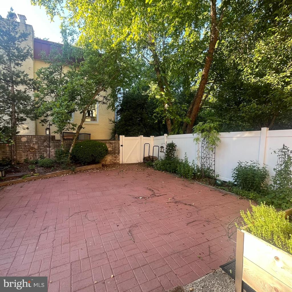315 N MAPLE AVENUE