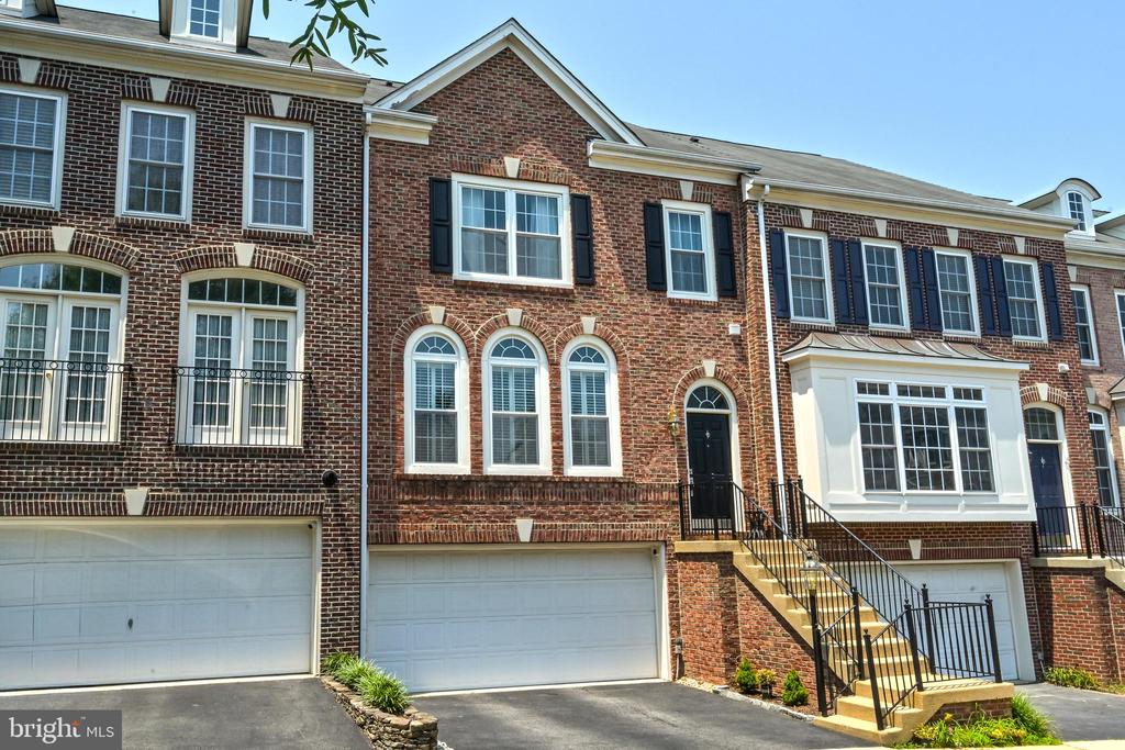 3392 Wilton Crest Ct