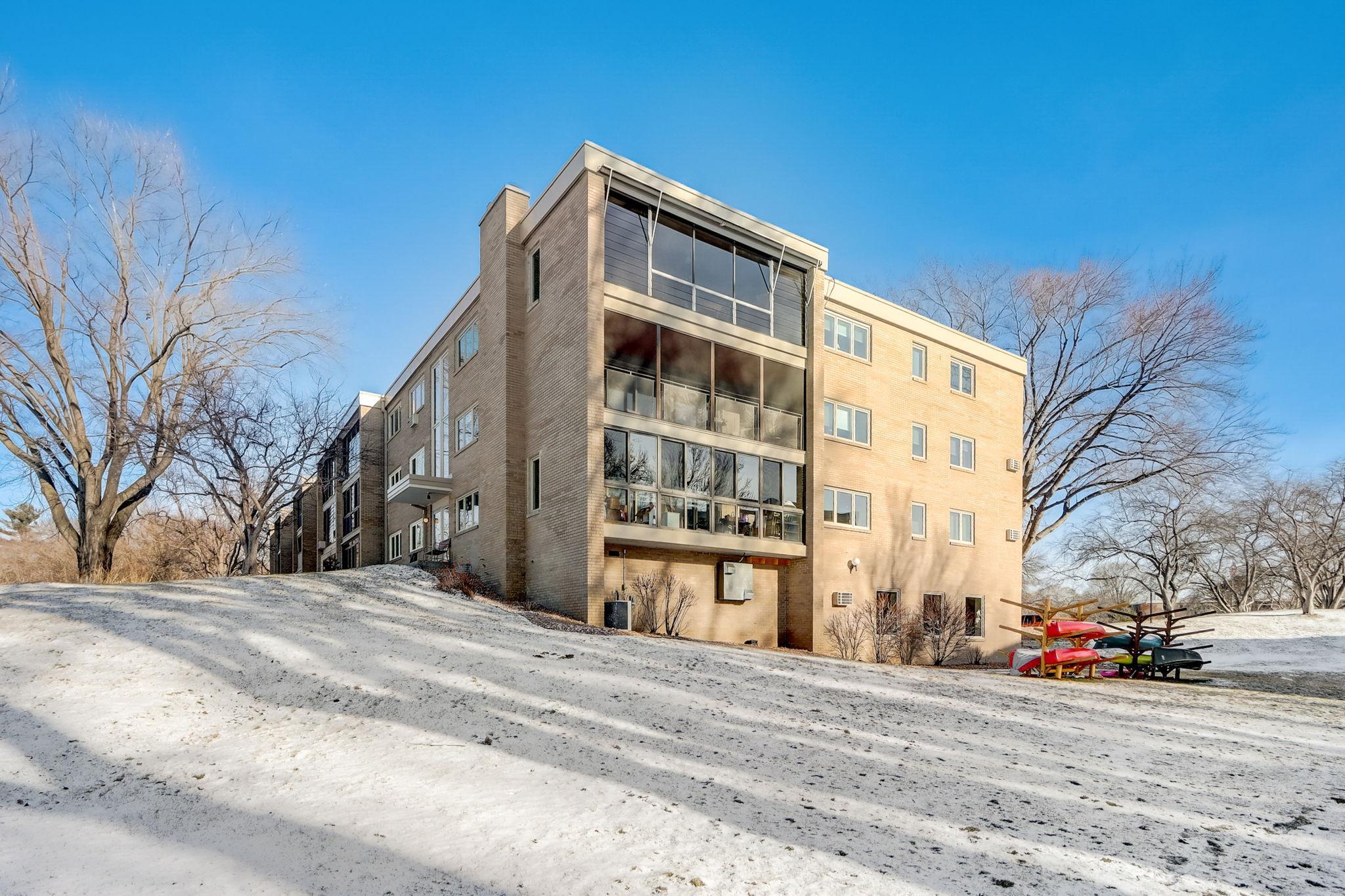 4360 Brookside Court Unit: 210