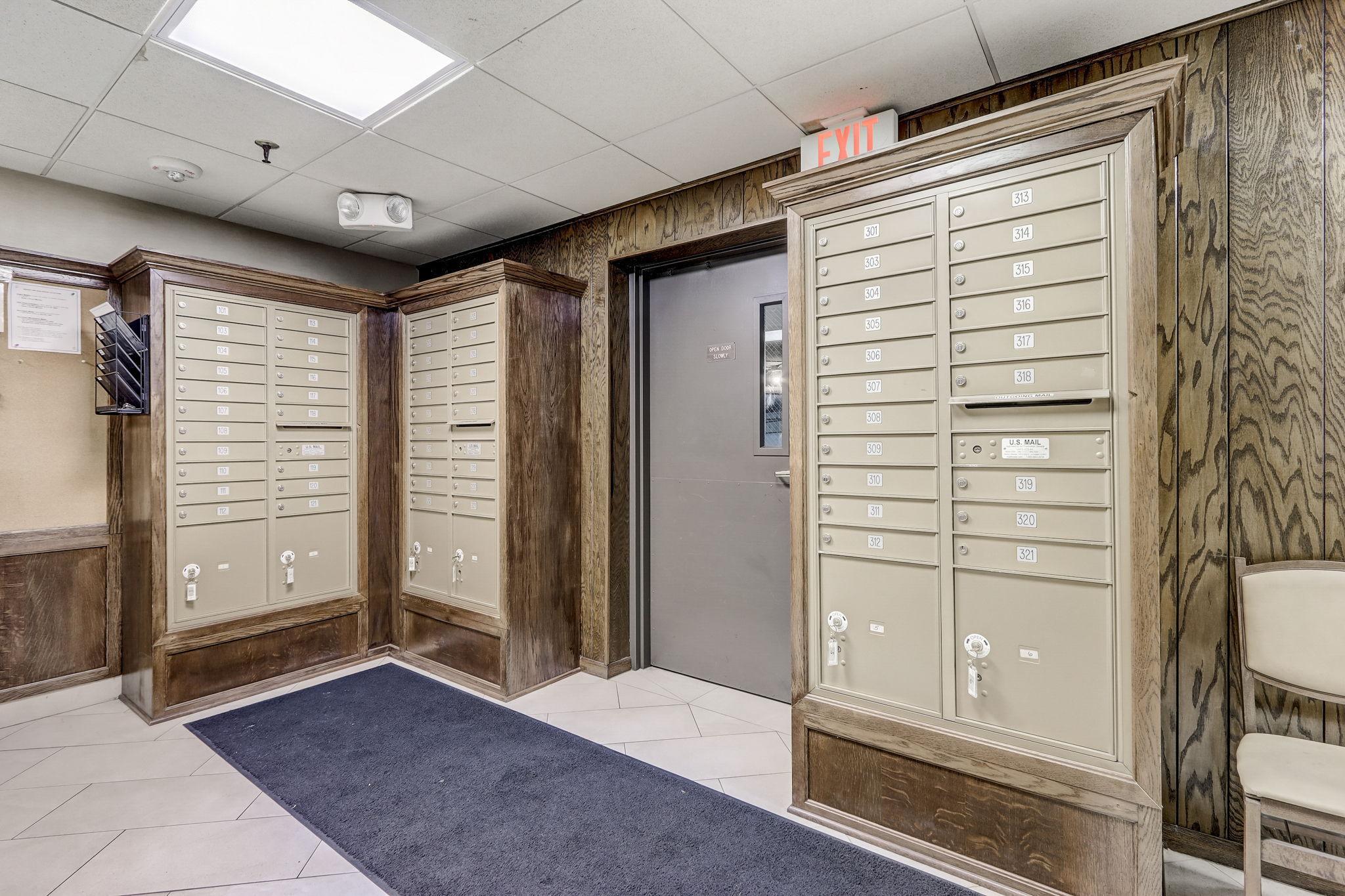 4360 Brookside Court Unit: 210