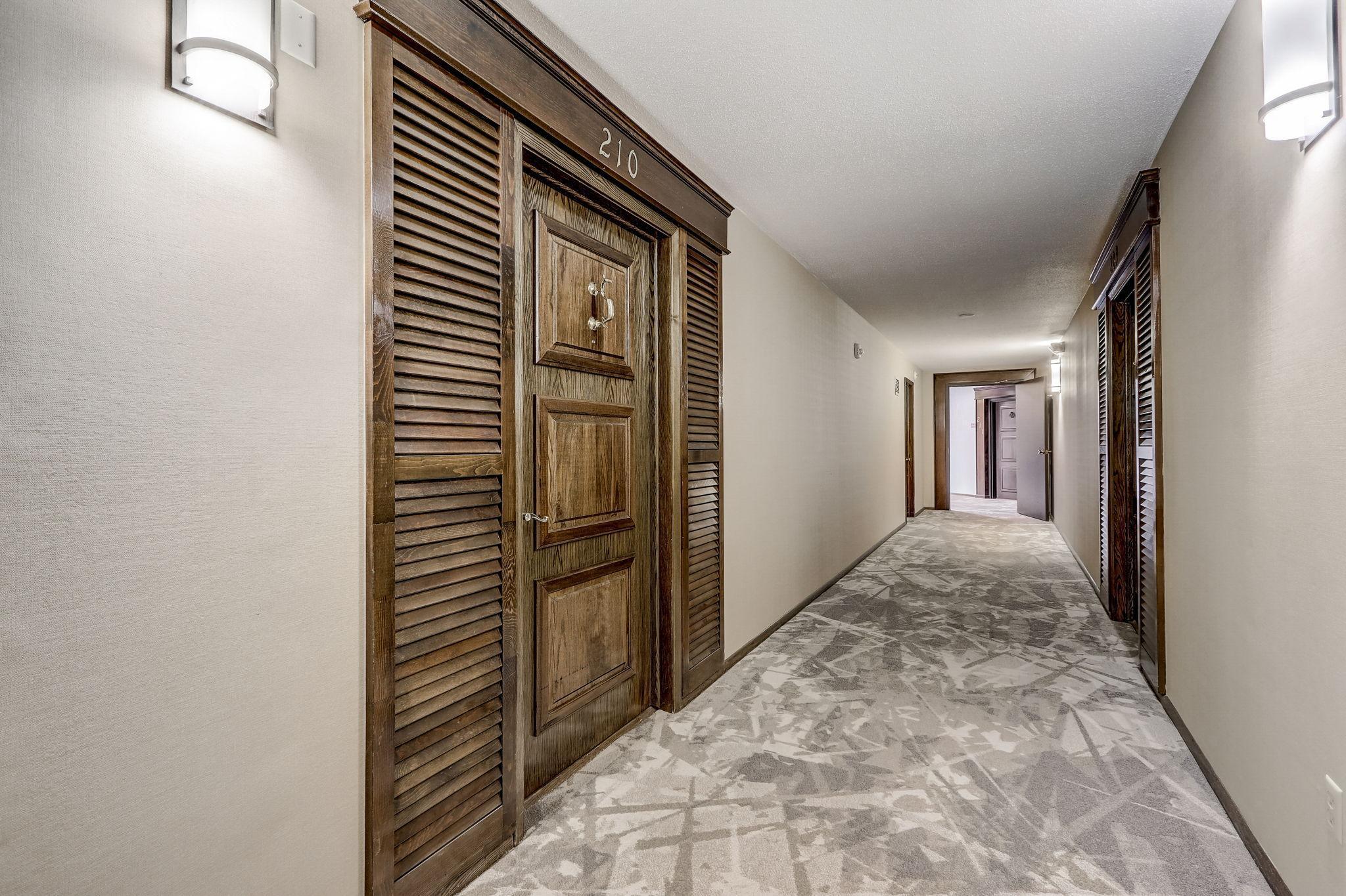 4360 Brookside Court Unit: 210