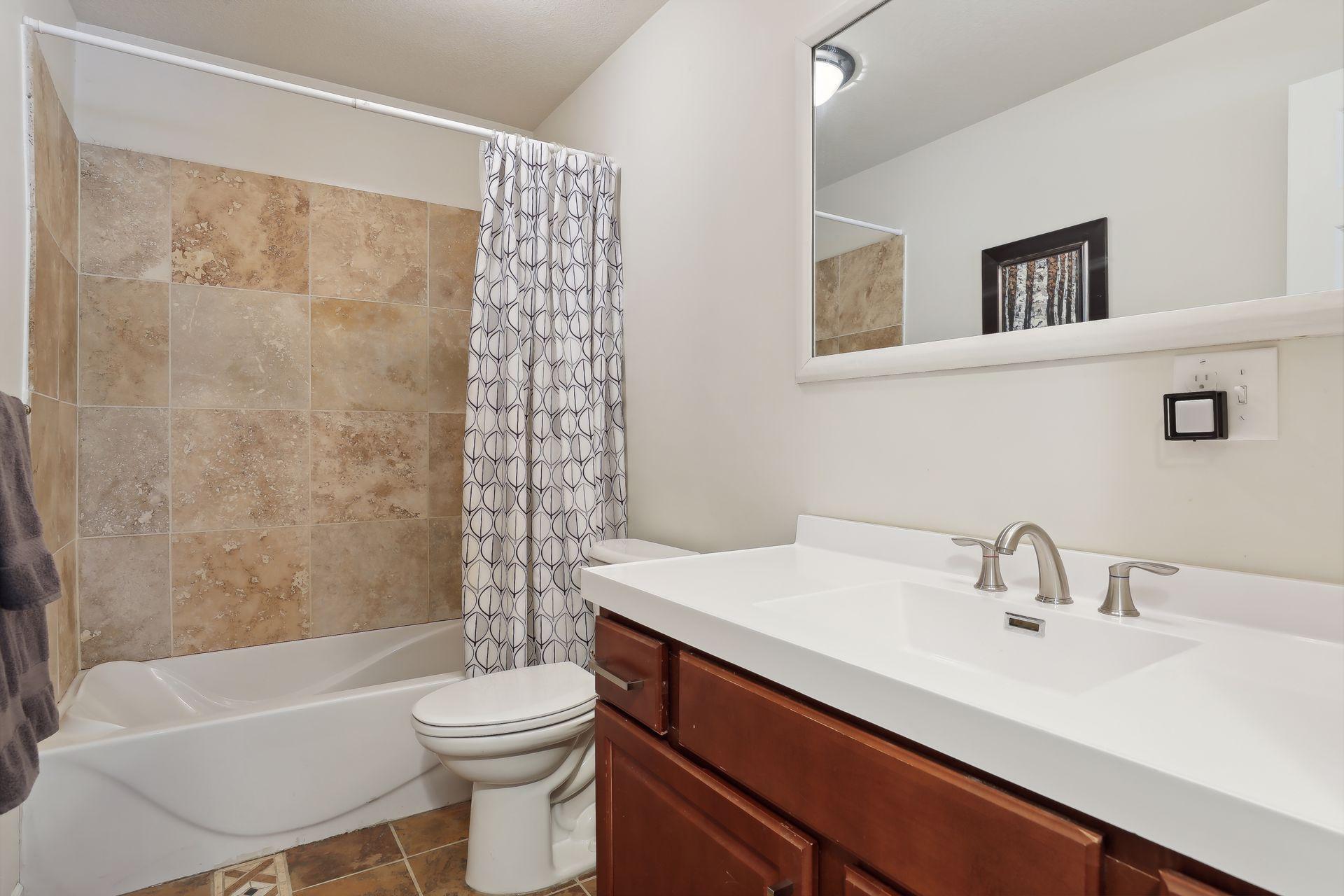 660 Lexington Parkway S