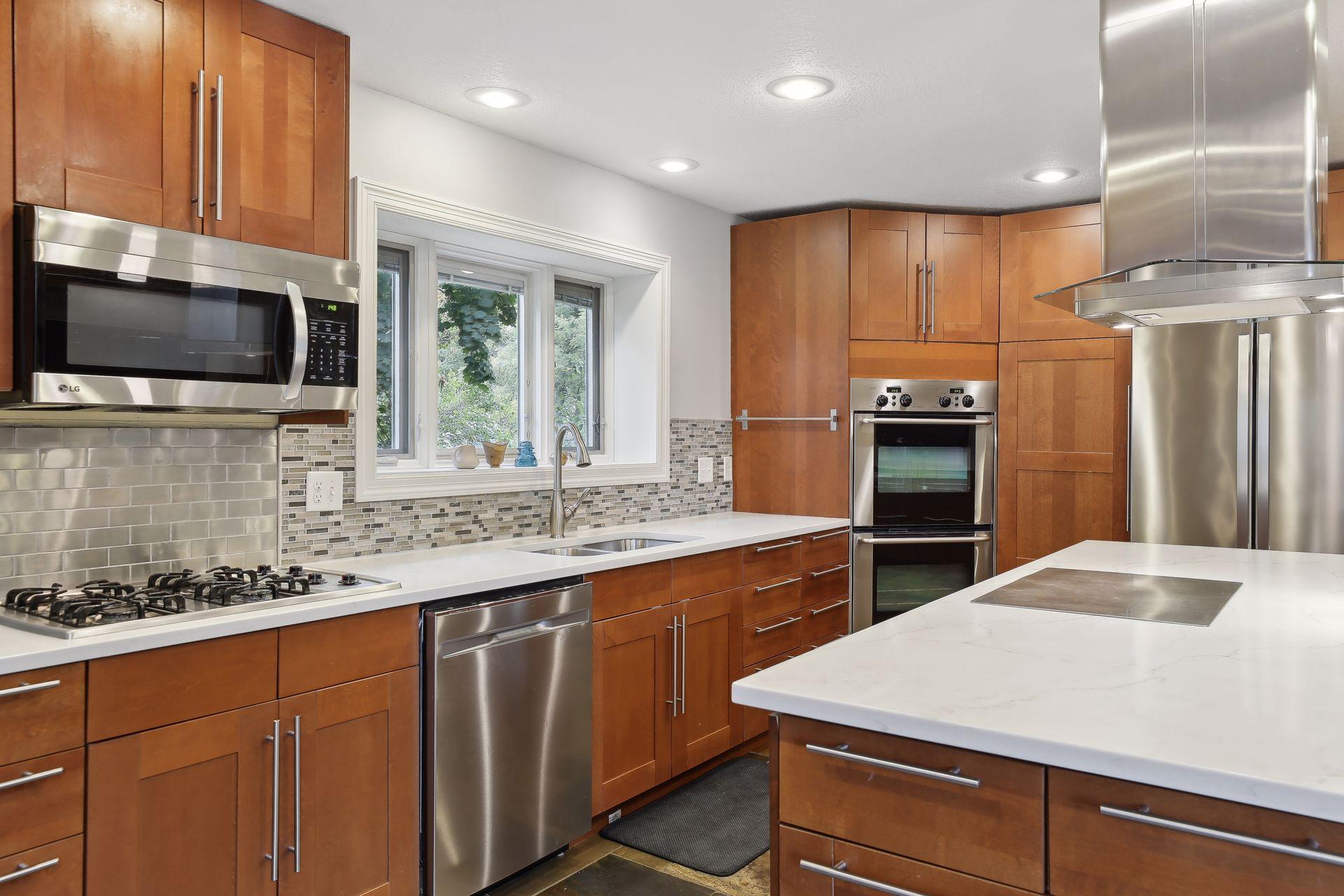 660 Lexington Parkway S