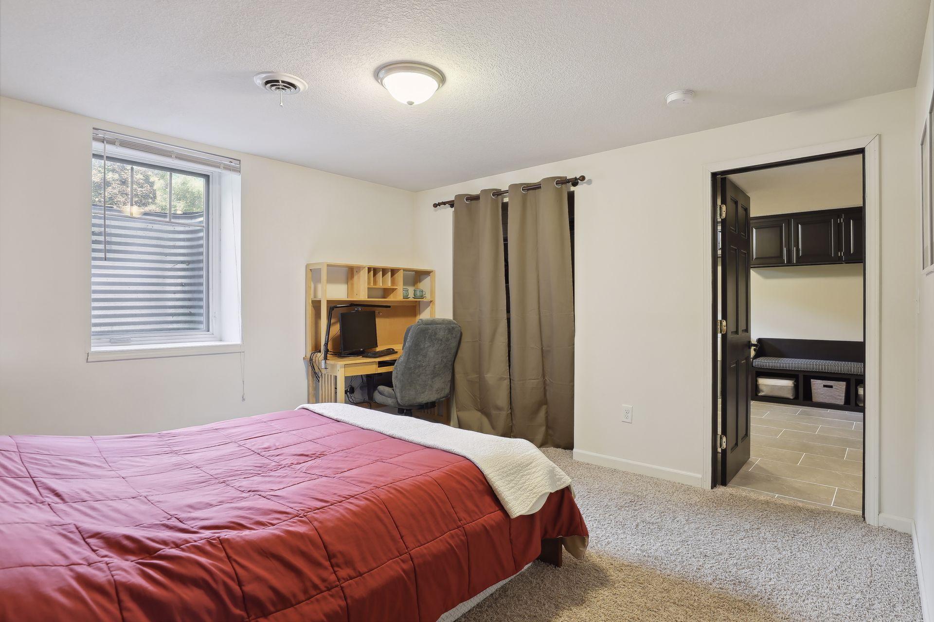 660 Lexington Parkway S