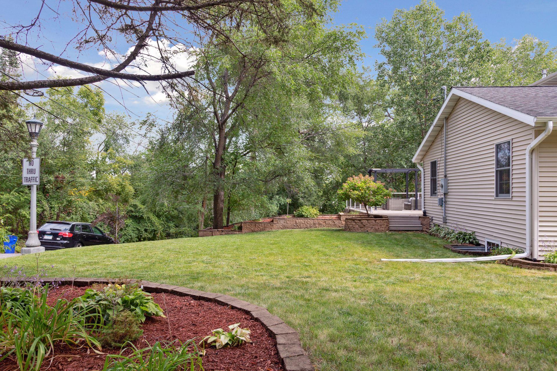 660 Lexington Parkway S