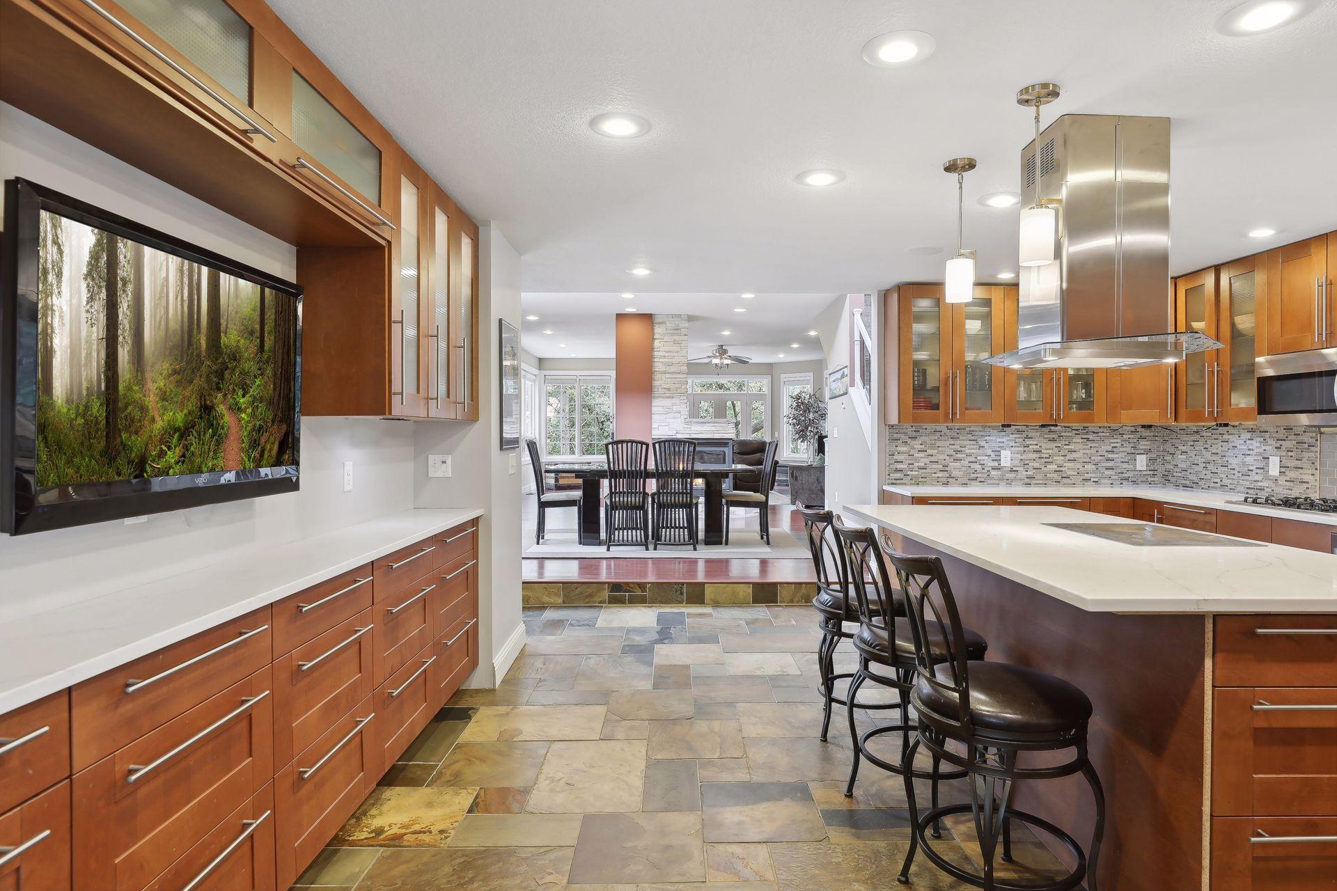 660 Lexington Parkway S