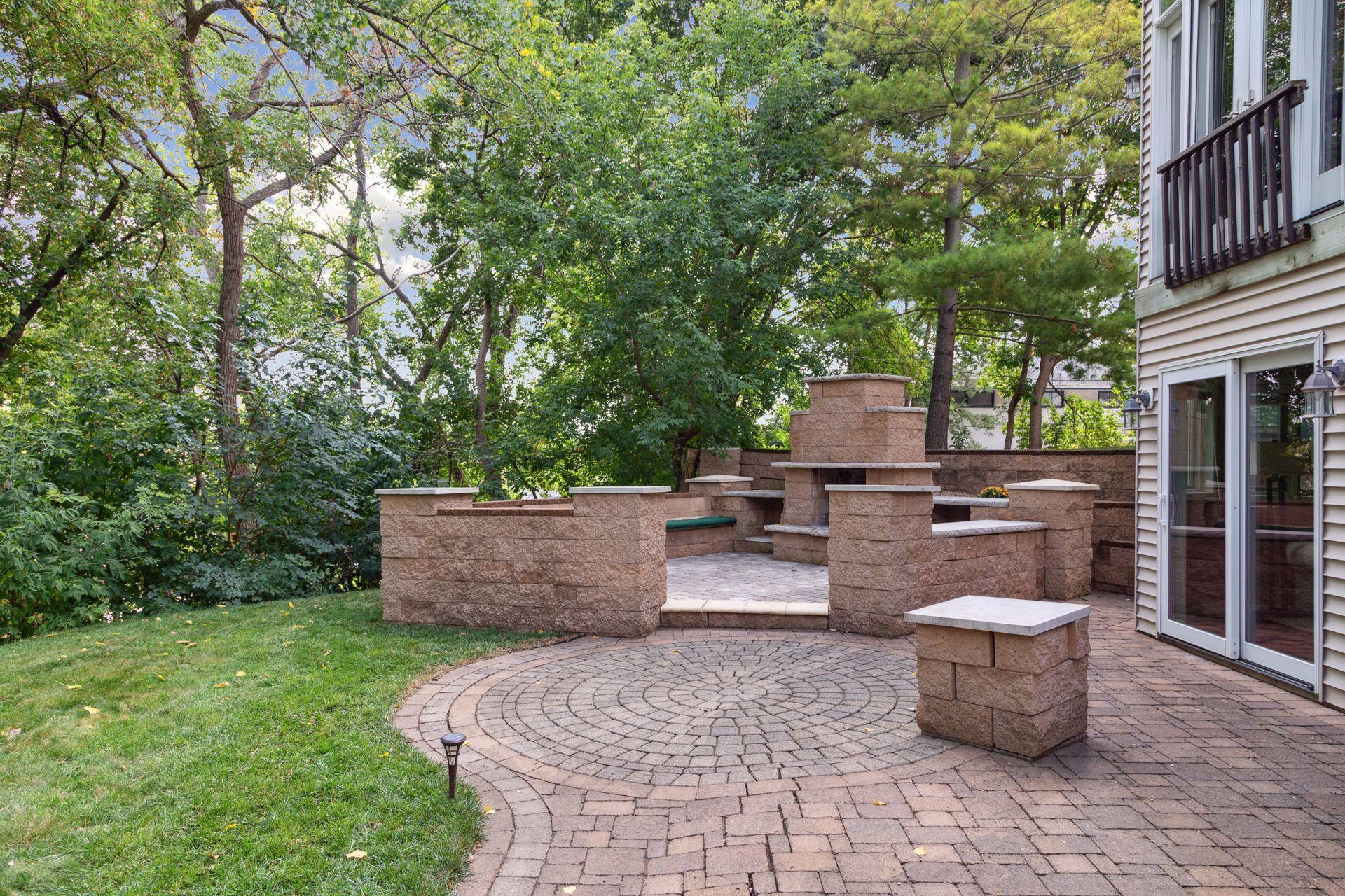 660 Lexington Parkway S