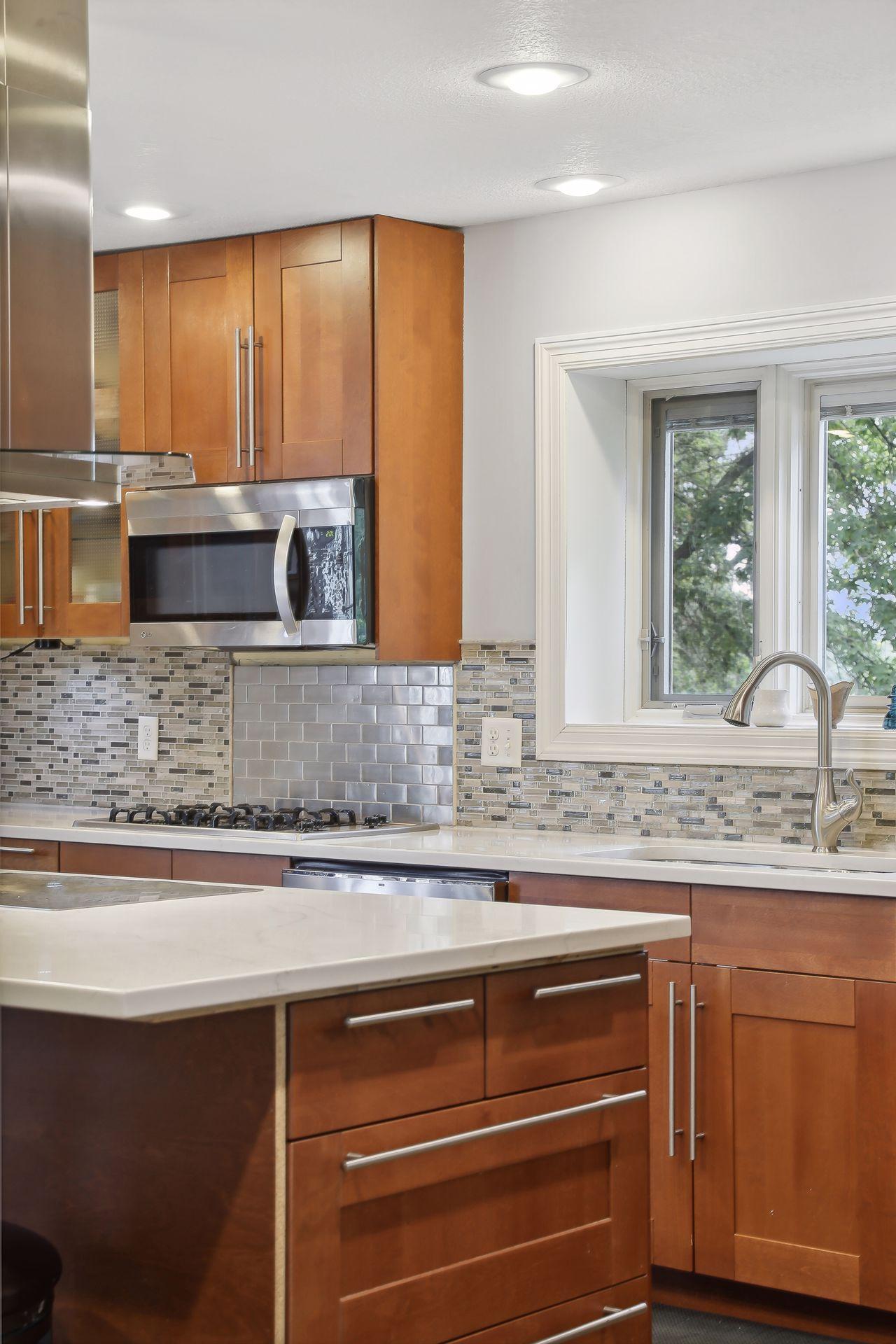 660 Lexington Parkway S