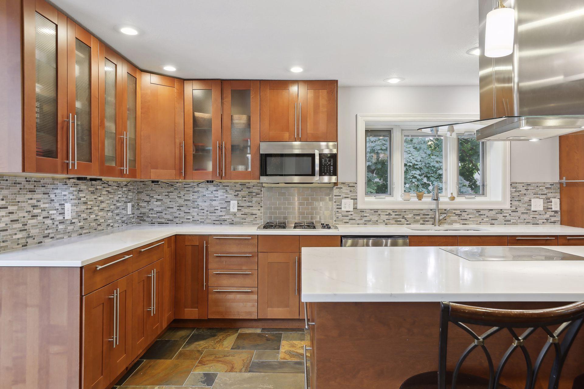 660 Lexington Parkway S