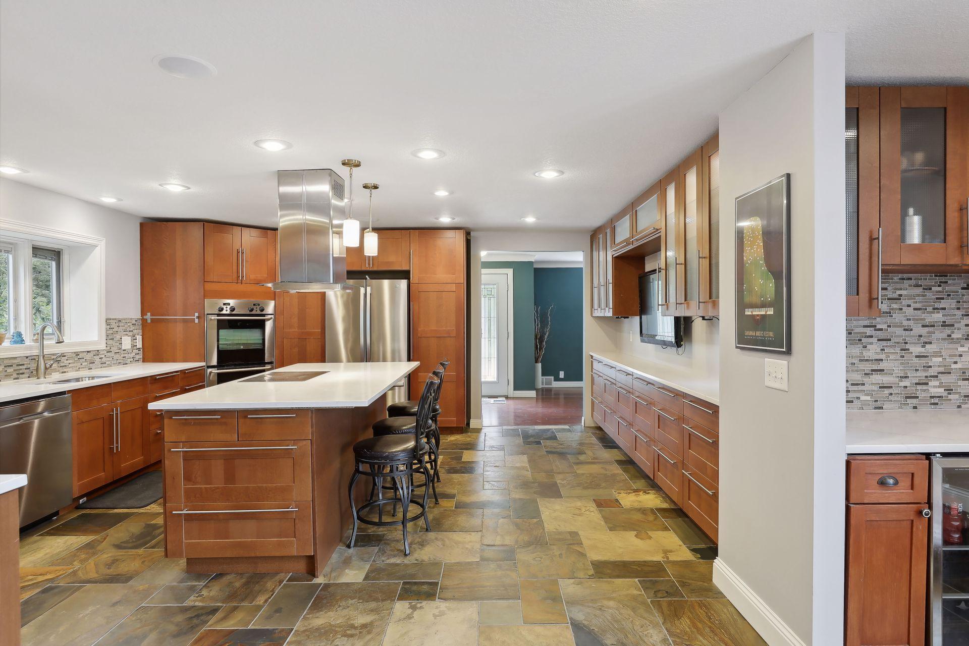 660 Lexington Parkway S