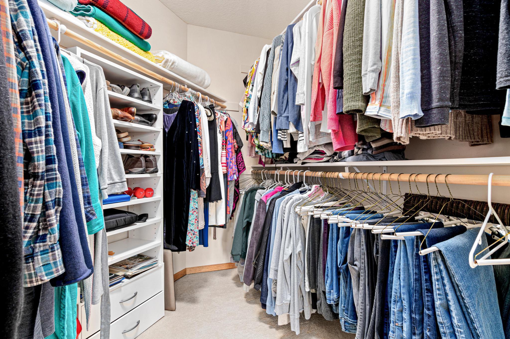 7366 Lake Ridge Drive