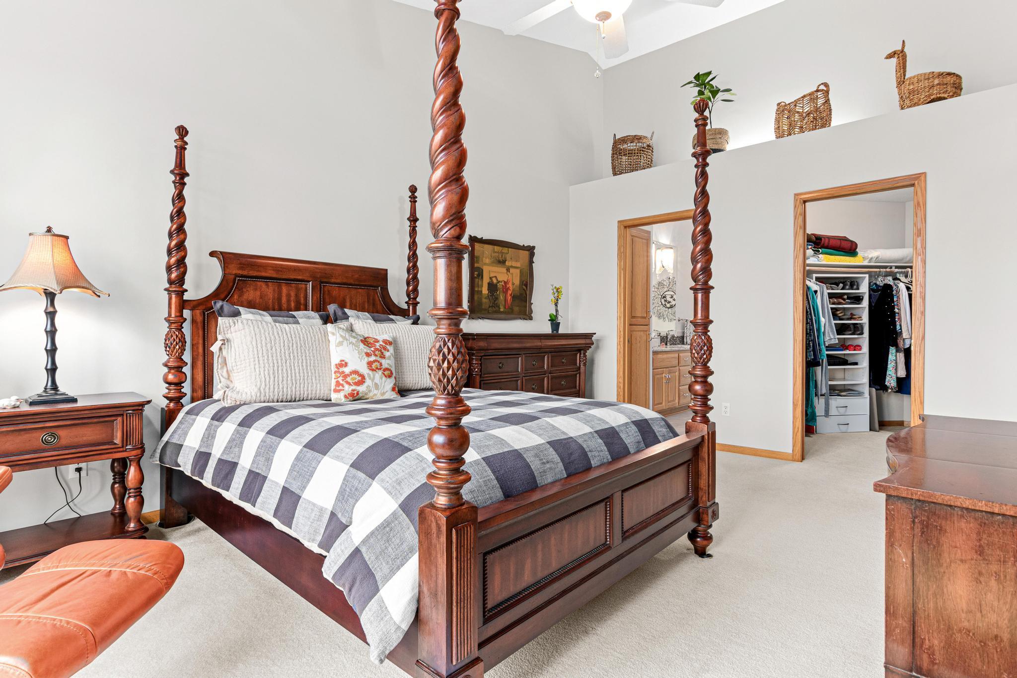 7366 Lake Ridge Drive