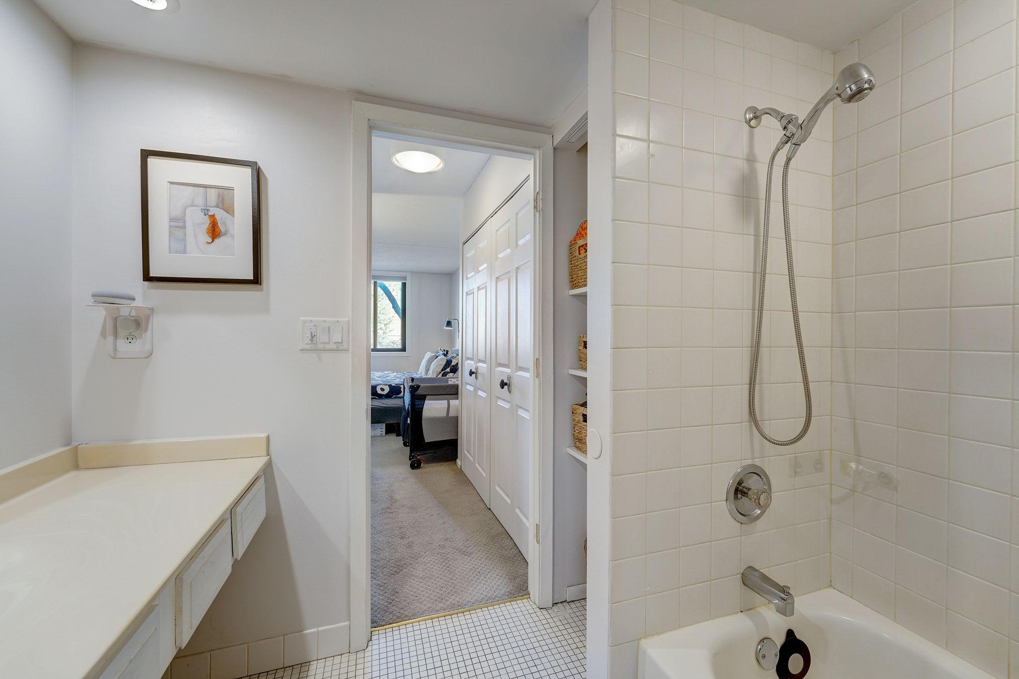 7200 York Avenue S Unit: 208