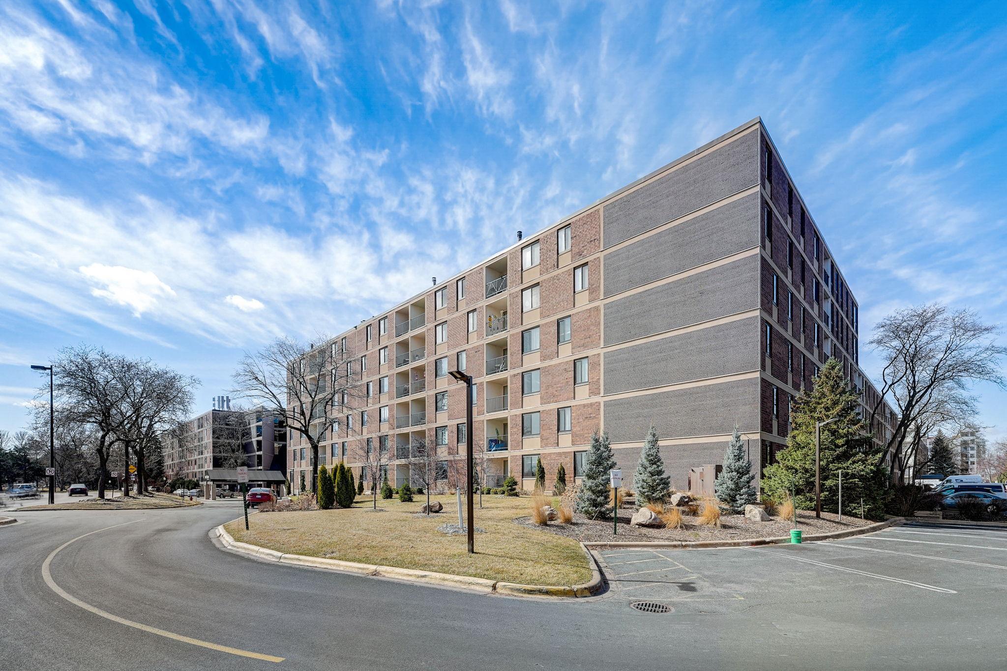 7200 York Avenue S Unit: 208