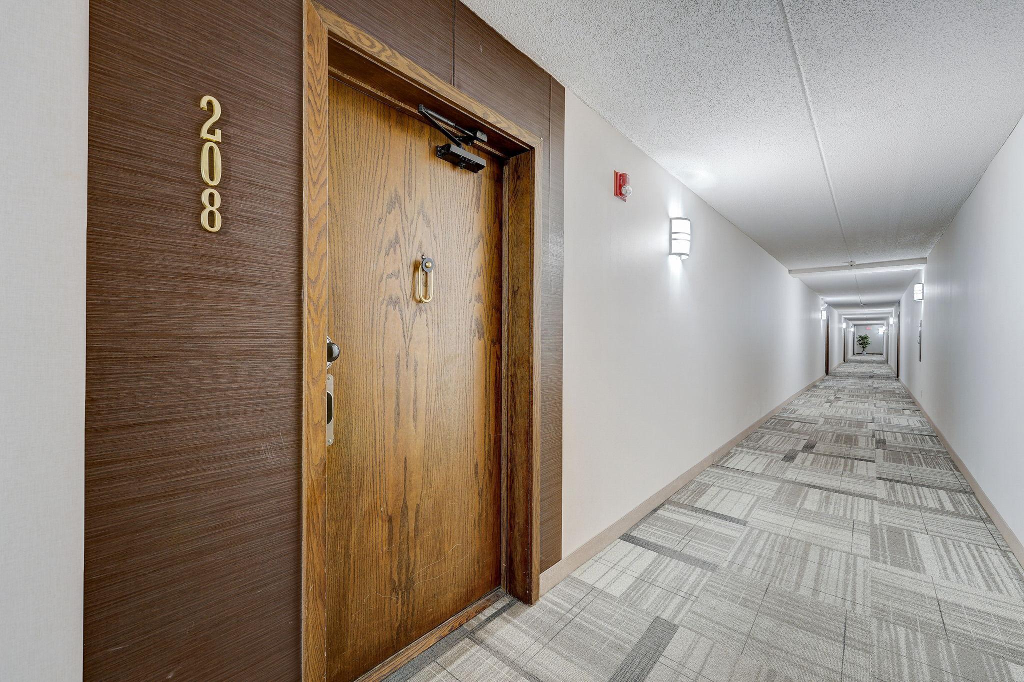 7200 York Avenue S Unit: 208