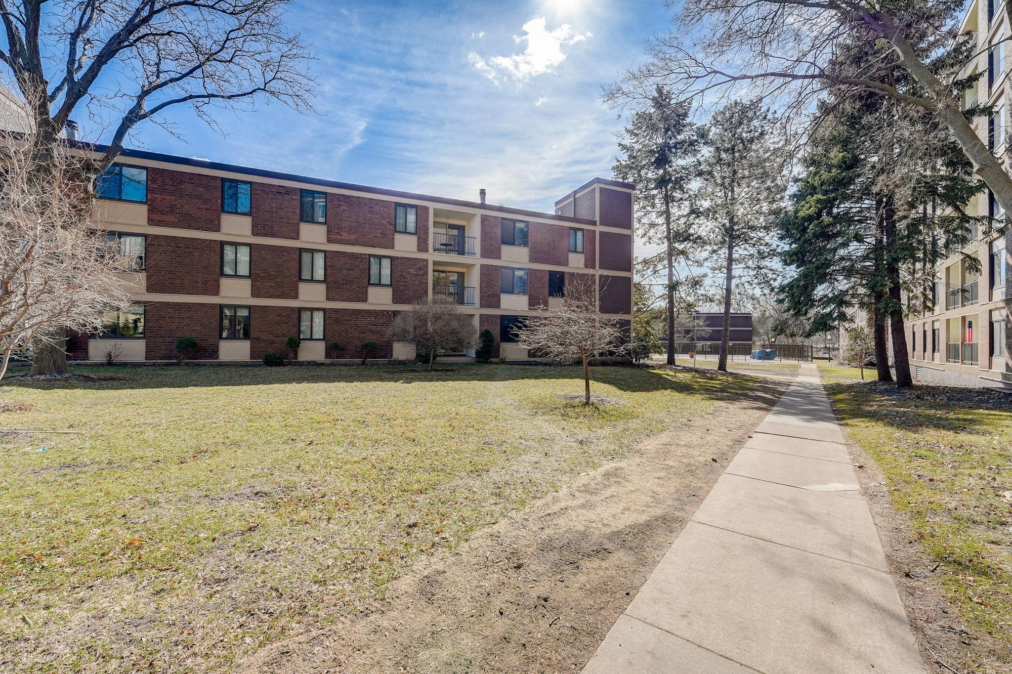 7200 York Avenue S Unit: 208