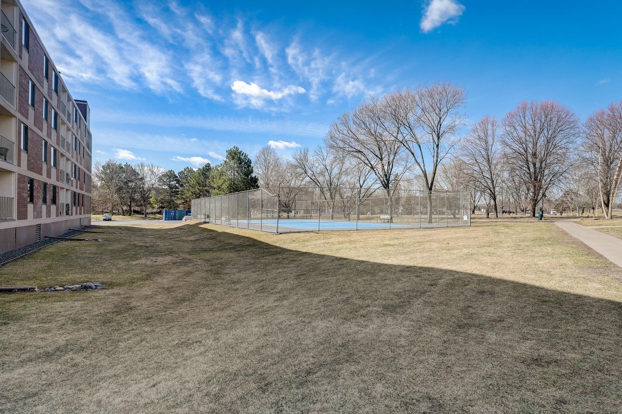 7200 York Avenue S Unit: 208