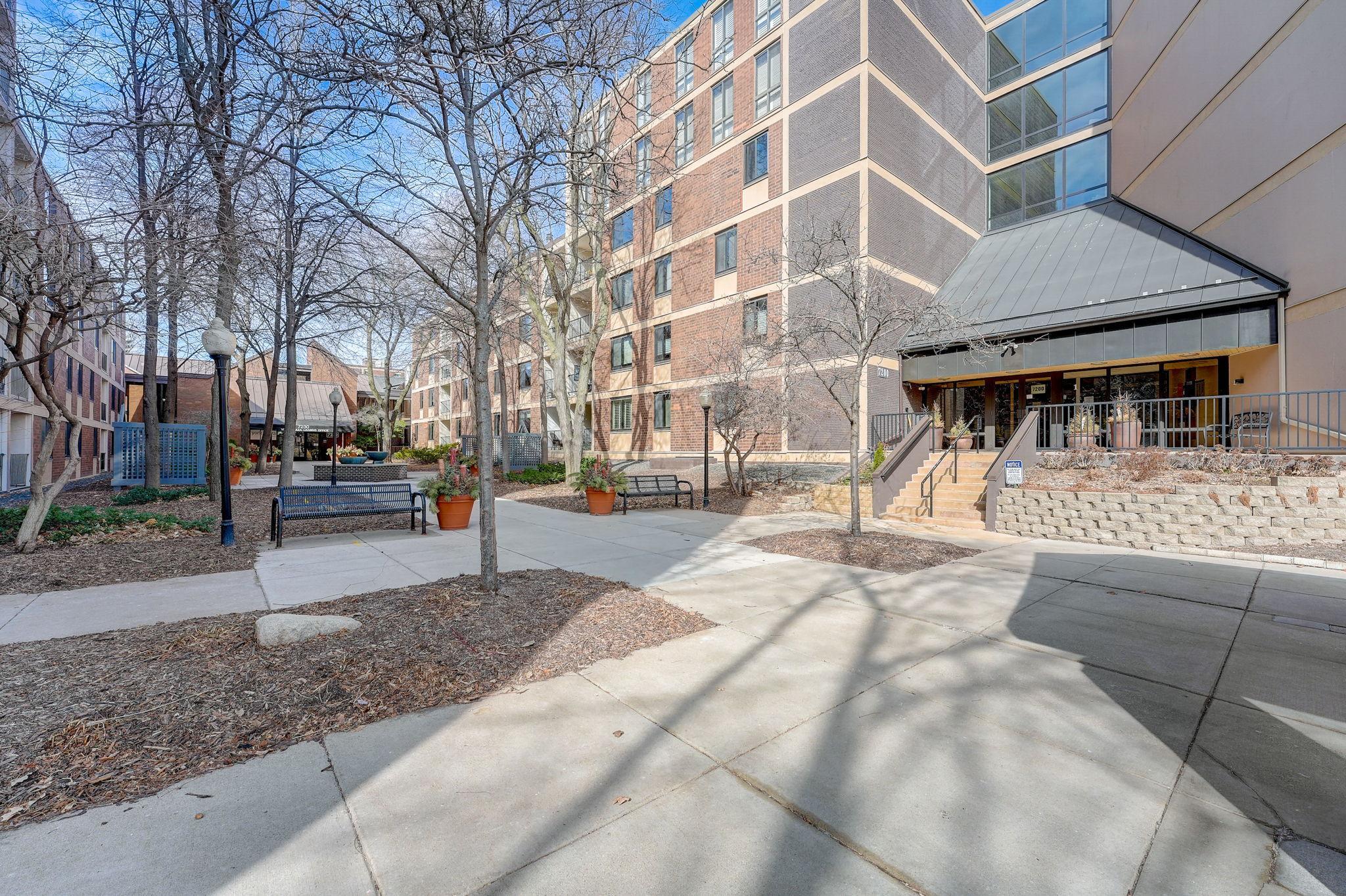 7200 York Avenue S Unit: 208