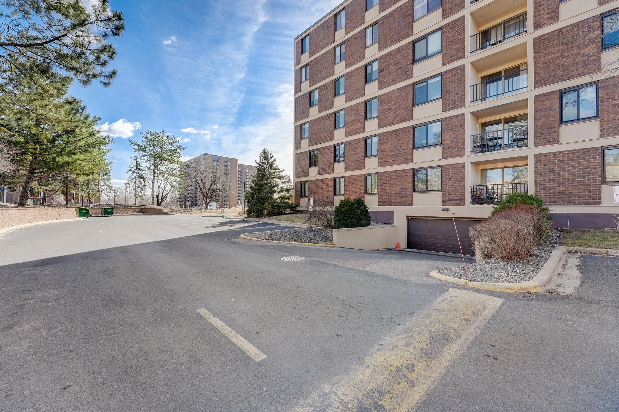 7200 York Avenue S Unit: 208