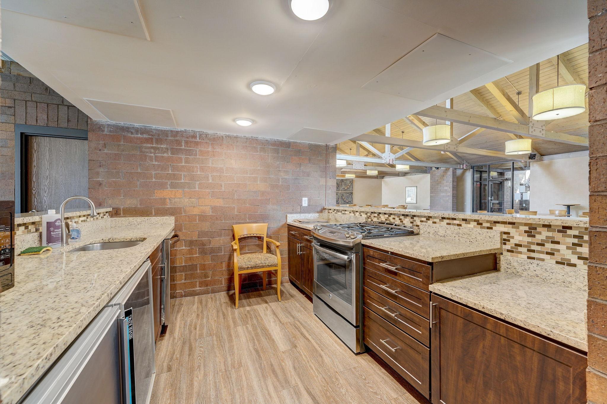 7200 York Avenue S Unit: 208