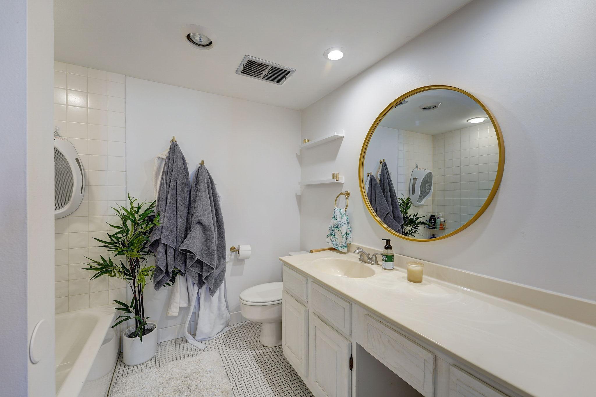 7200 York Avenue S Unit: 208