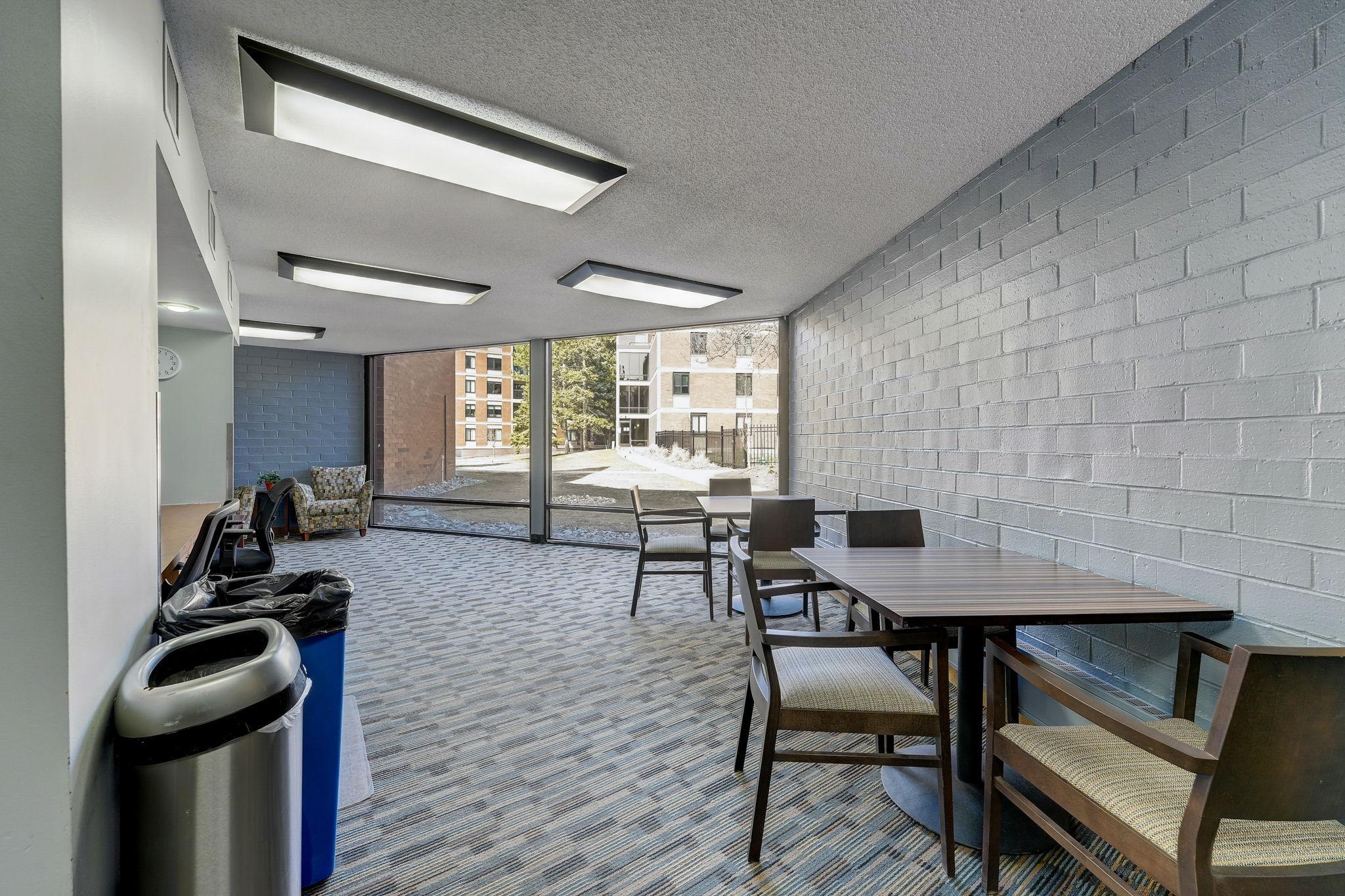 7200 York Avenue S Unit: 208