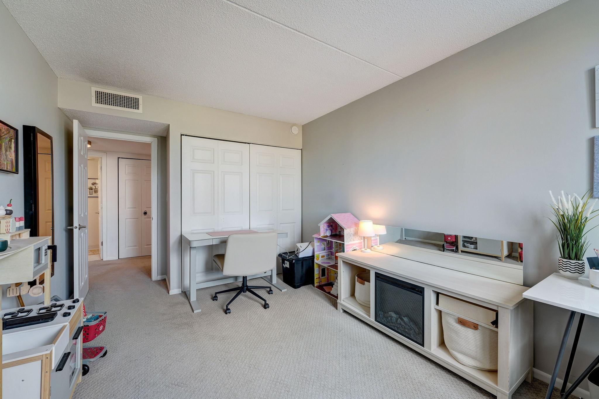 7200 York Avenue S Unit: 208