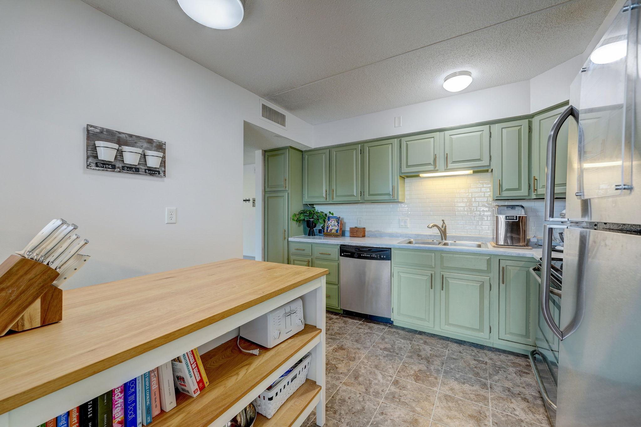 7200 York Avenue S Unit: 208