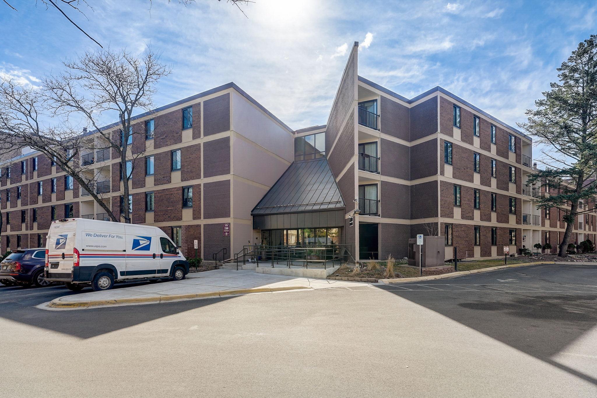 7200 York Avenue S Unit: 208