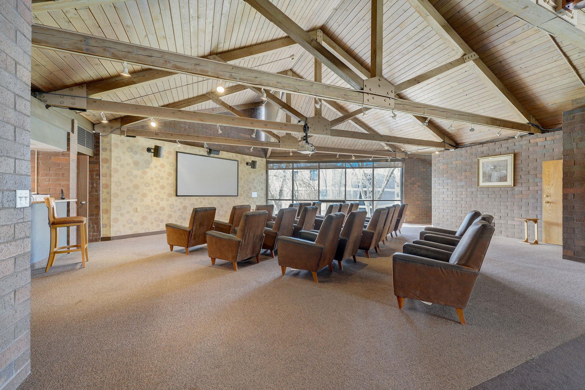 7200 York Avenue S Unit: 208