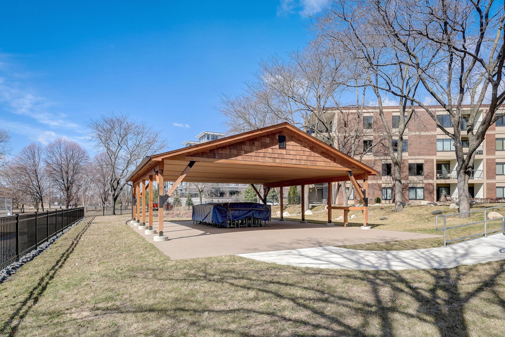 7200 York Avenue S Unit: 208