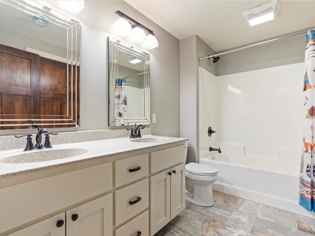 9123 Golden Oak Drive