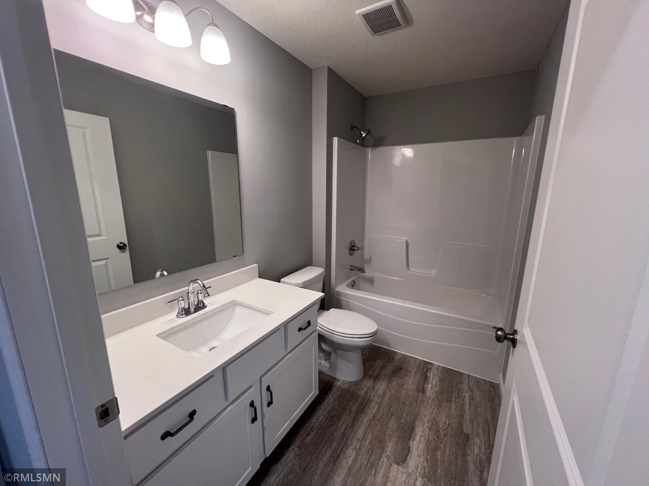 2476 Jacamar Avenue NE