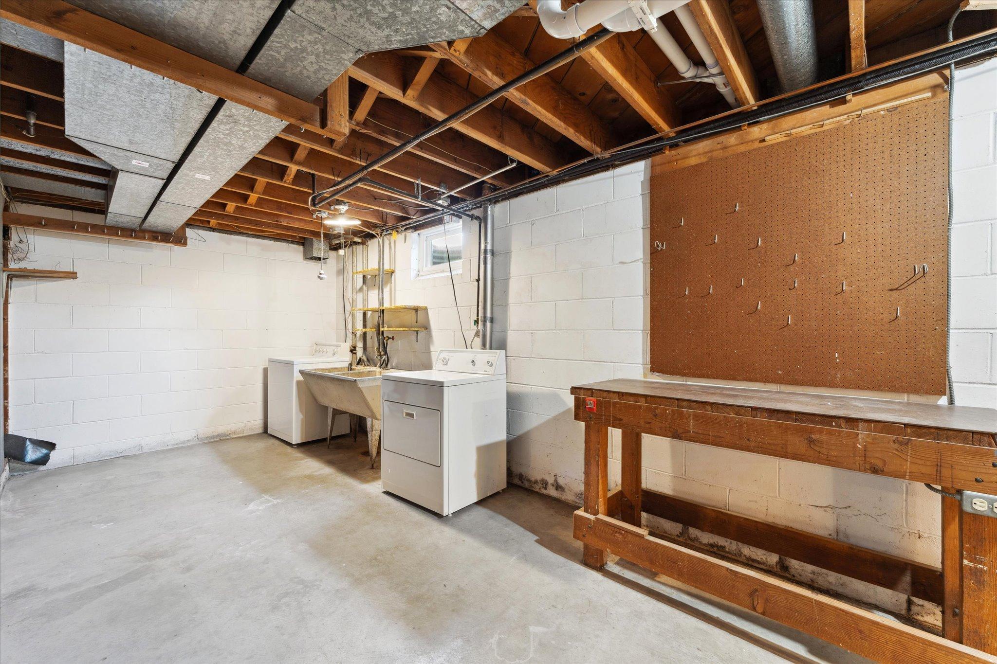 2021 Winnetka Avenue N