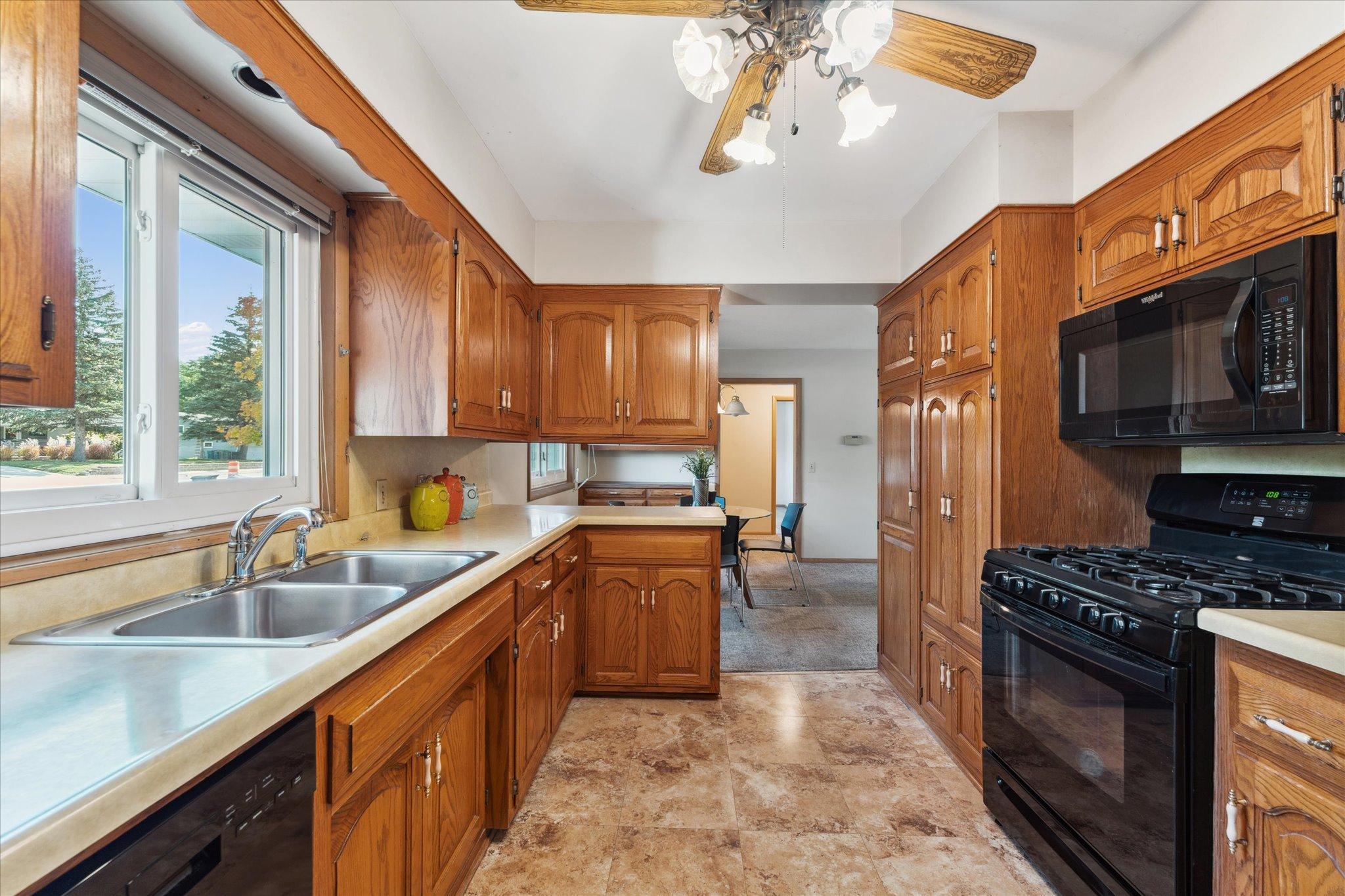 2021 Winnetka Avenue N