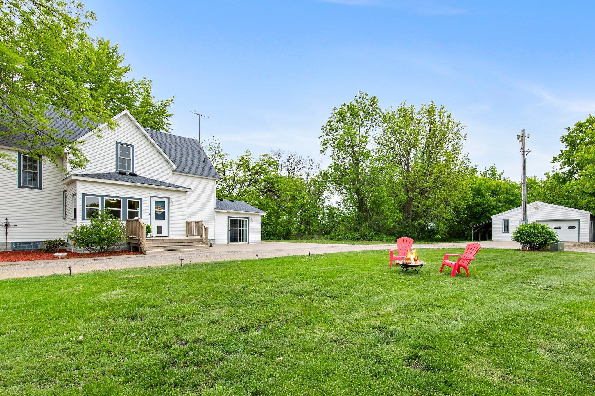 31513 Naples Street NE