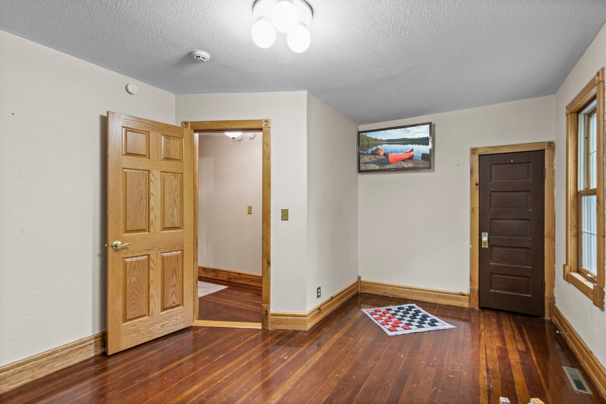 31513 Naples Street NE