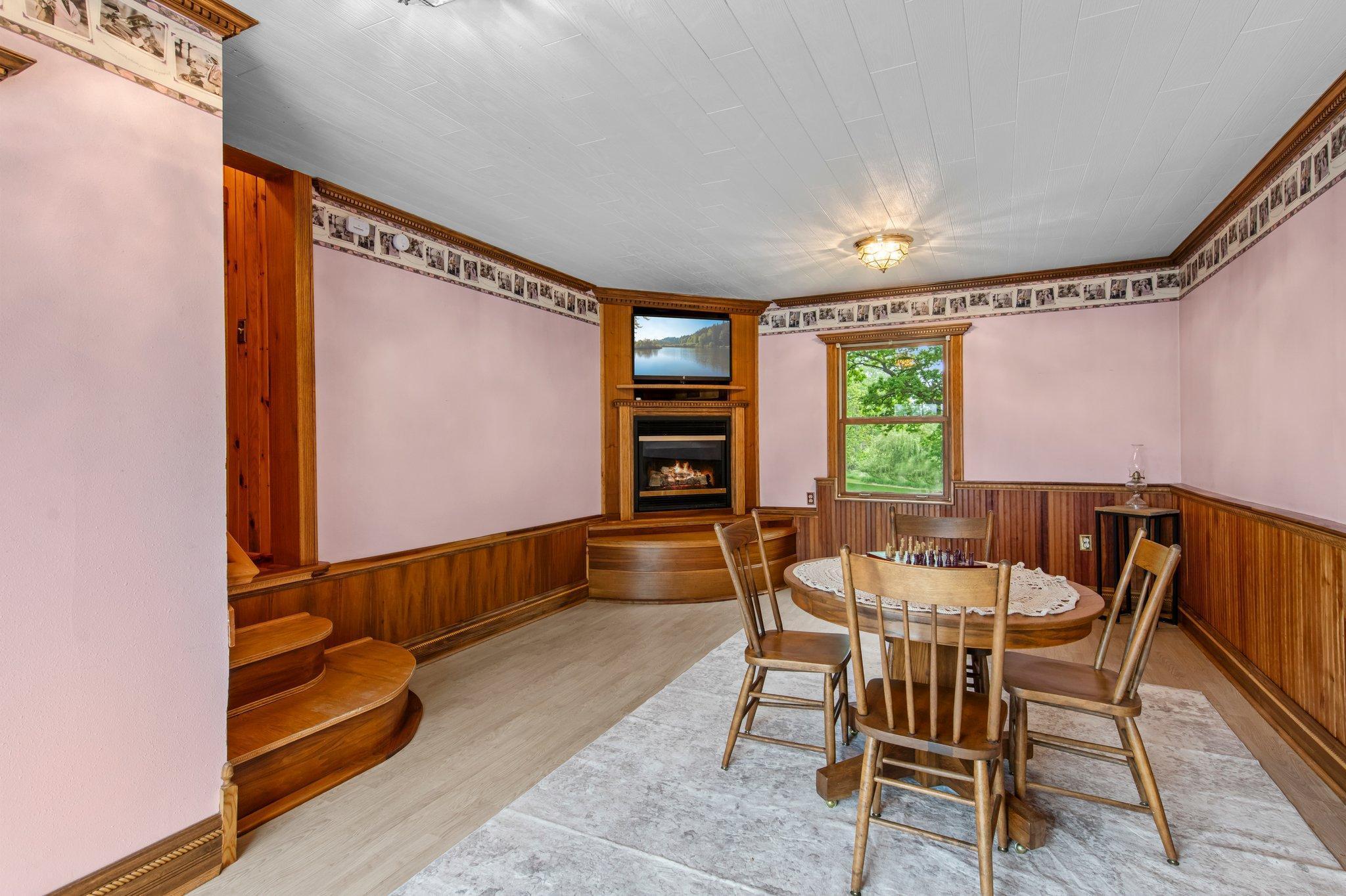 31513 Naples Street NE