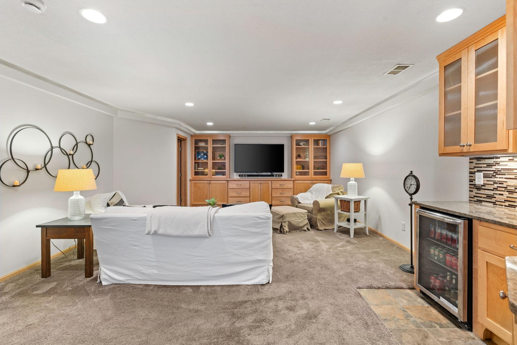 4574 Hummingbird Trail NE
