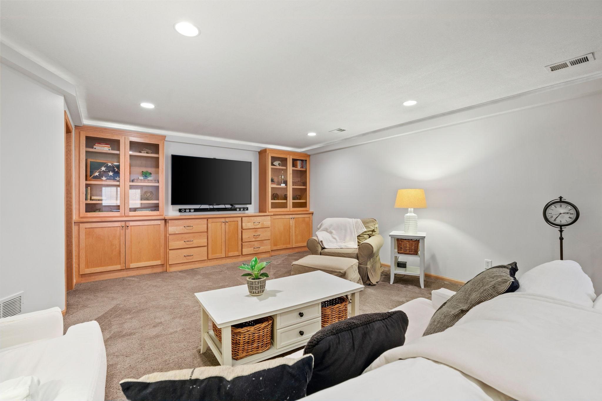 4574 Hummingbird Trail NE
