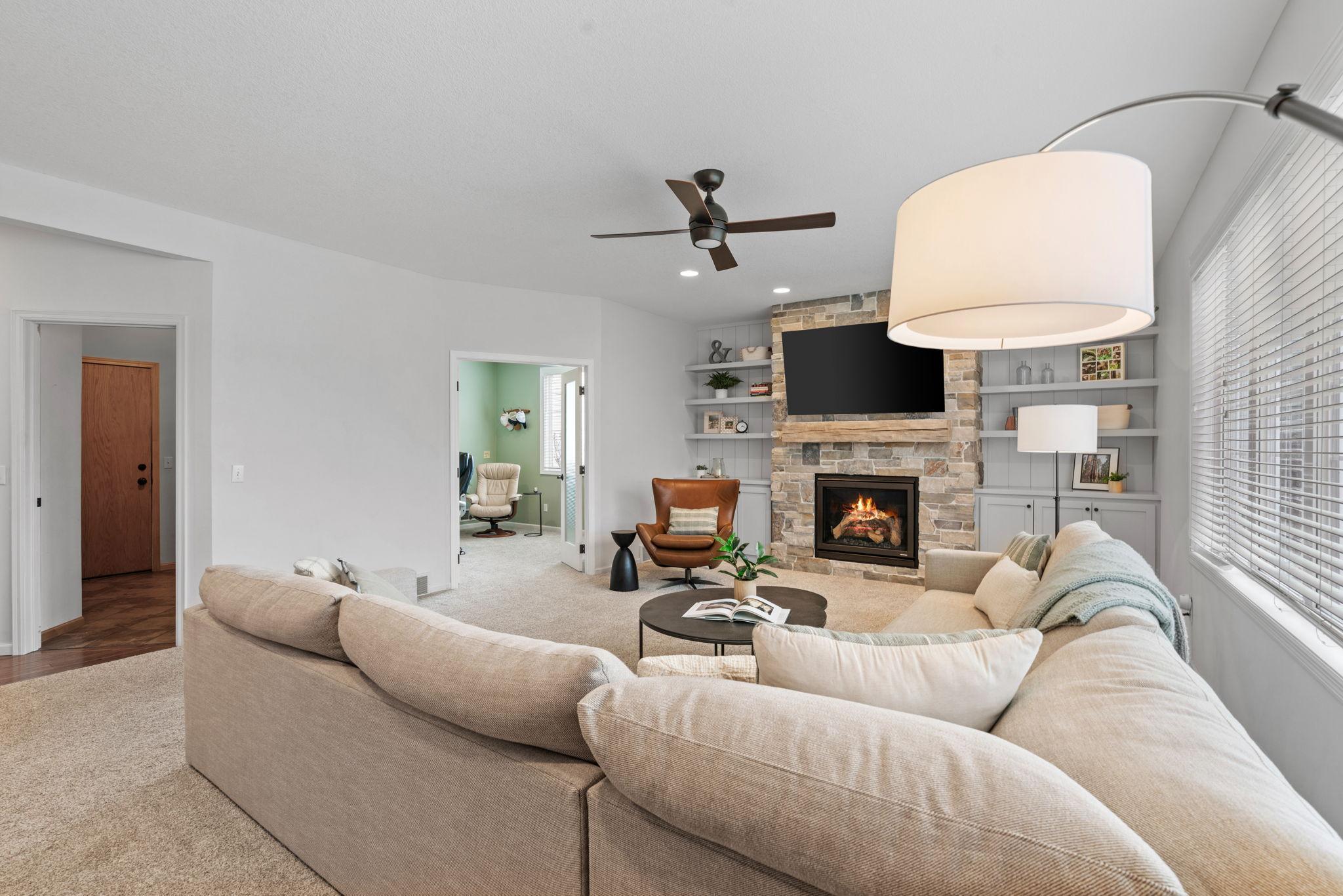 4574 Hummingbird Trail NE